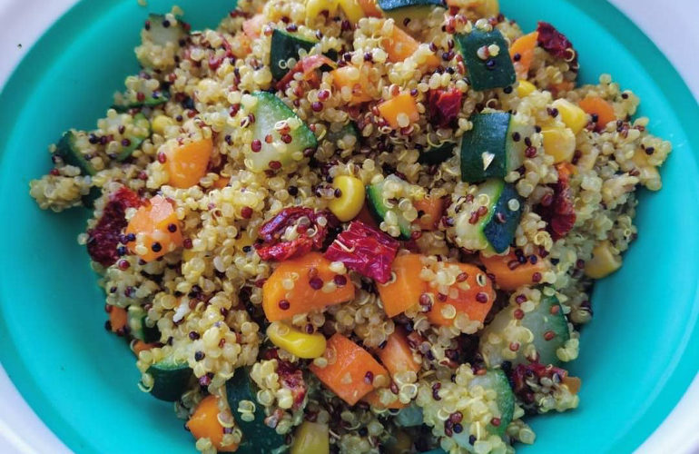 Quinoa con verdure e curry